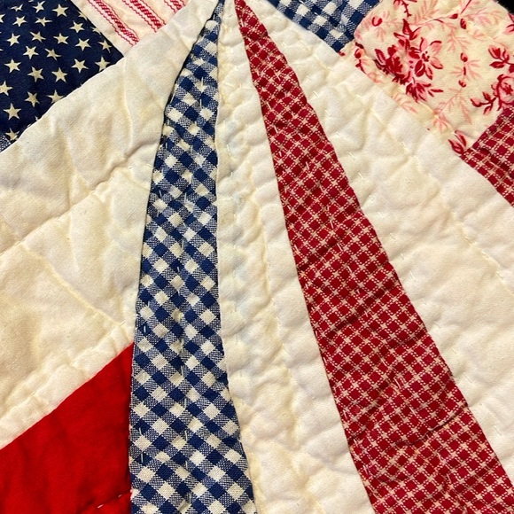 ❤️❤️PATRIOTIC RED WHITE AND BLUE STARS PATCHWORK QUILT SIZE LIMITED EDITION. - Picture 9 of 9